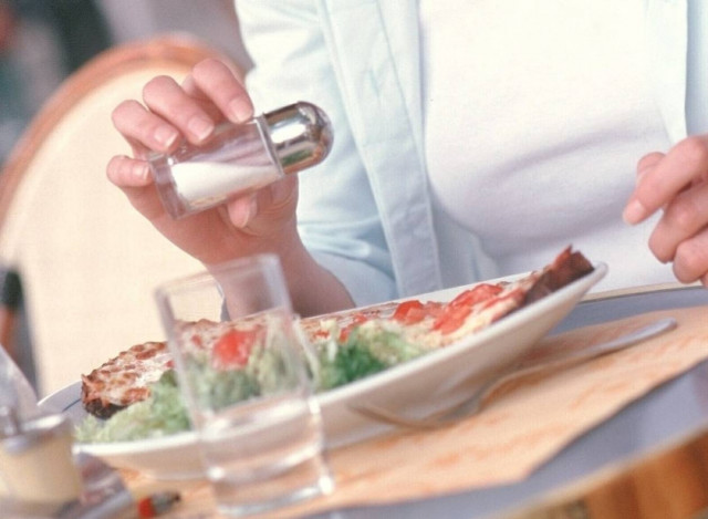 Εξαφανίζουν τις αλατιέρες από τα εστιατόρια