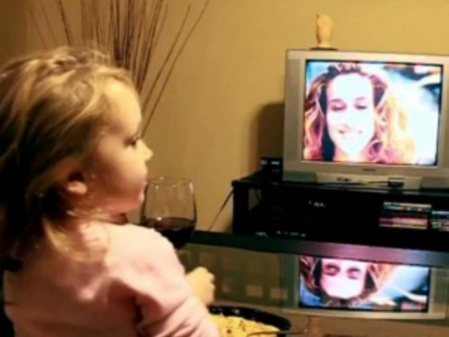 Μια 3χρονη βλέπει φανατικά «Sex and the City»!