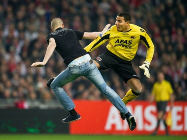 Διακοπή στο Άγιαξ - Αλκμάαρ λόγω ...ξύλου