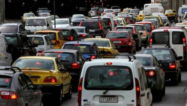 Μετ' εμποδίων η κίνηση στους δρόμους