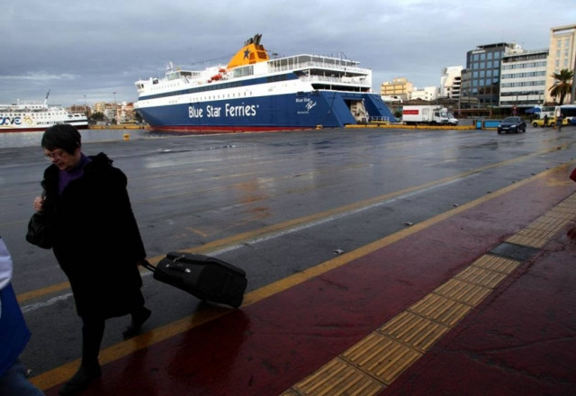 Έλυσαν κάβους τα πλοία