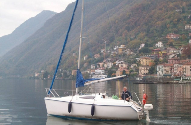 Προσάραξε ιστιοφόρο στον Εύηνο ποταμό!