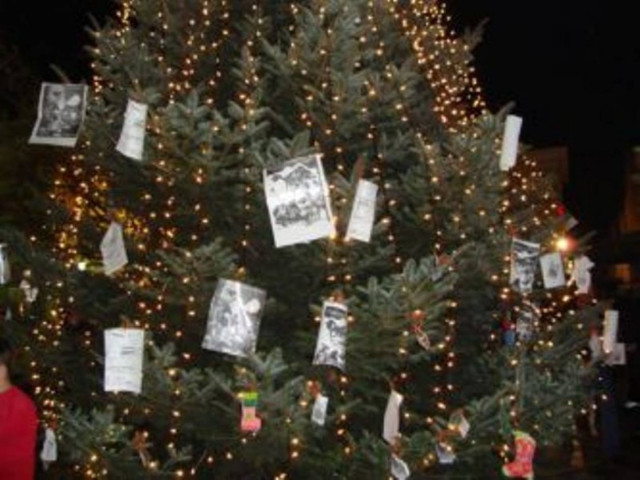 Στόλισαν το δέντρο με …χαράτσια