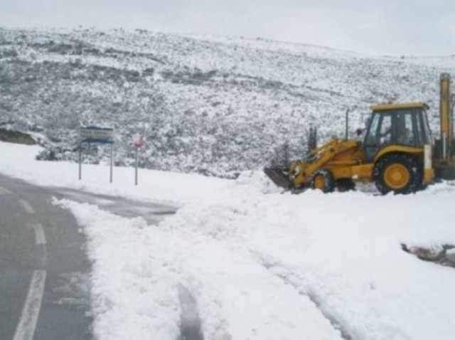 Με αλυσίδες η κίνηση προς Δομοκό και Καρπενήσι