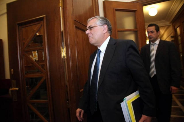 Δεν αποχωρεί από το Μέγαρο Μαξίμου οικειοθελώς ο Παπαδήμος