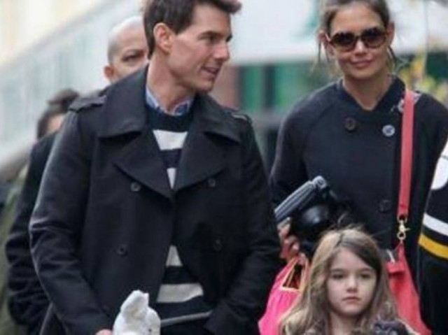 Κρουζ-Χολμς: Βόλτες με την κόρη τους στην Νέα Υόρκη