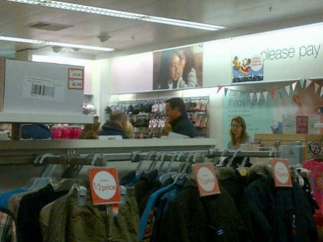 Χριστουγεννιάτικα ψώνια για την οικογένεια Κάμερον