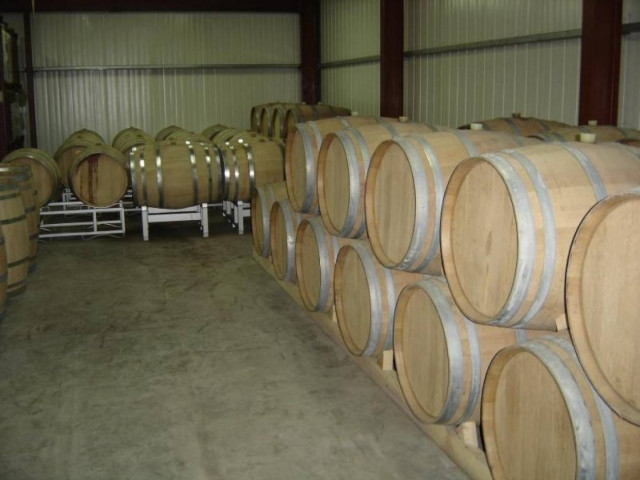 Έκρυβε λαθρομετανάστες σε βαρέλια με ελιές