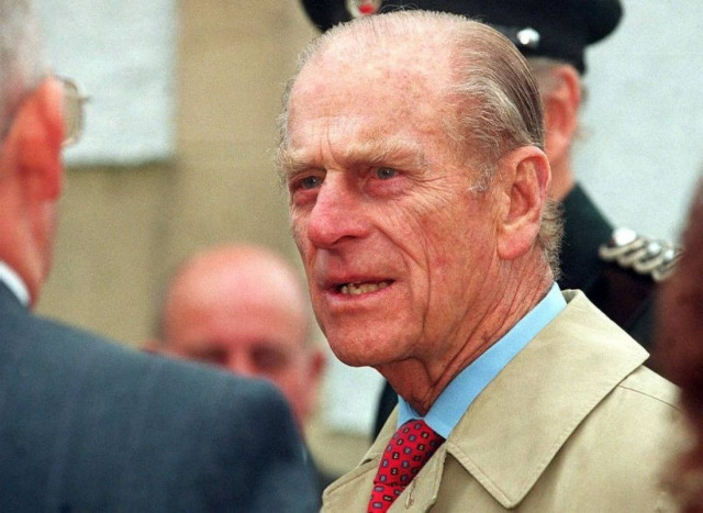 Ήσυχη νύχτα για τον πρίγκιπα Φίλιππο μετά την επέμβαση