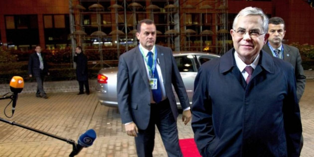 Τελεσίγραφα της τρόικας στο Μαξίμου