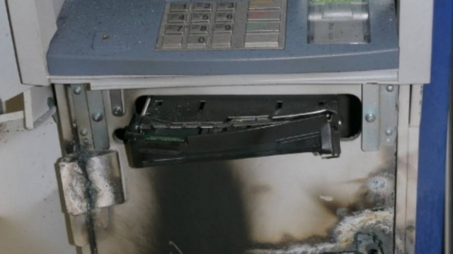 Στις φλόγες ATM στο κέντρο της Αθήνας