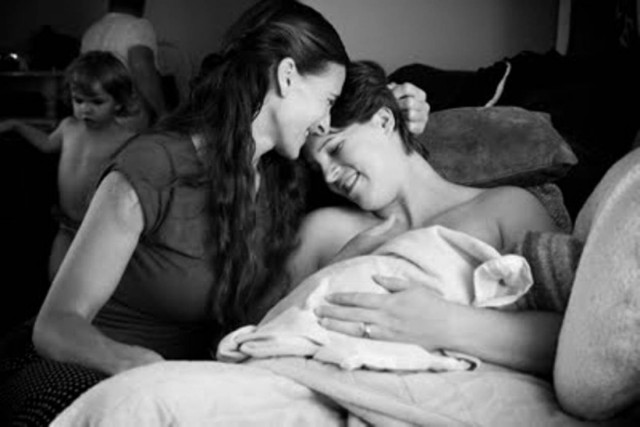 Αυστραλία: Έκανε Χριστούγεννα με γέννα στο σπίτι