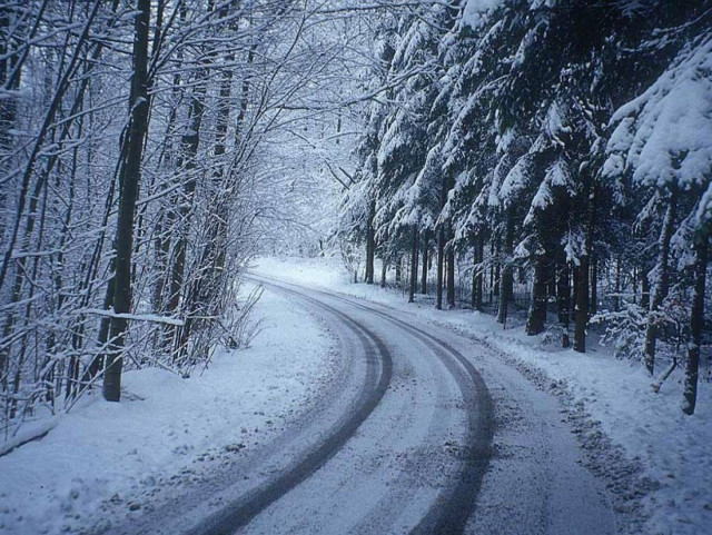 Τσουχτερό κρύο και χιόνια στα ορεινά