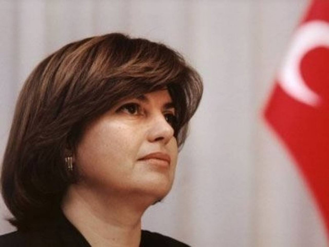 Καίει την Τσιλέρ για τις δολιοφθορές Tούρκος δημoσιογράφος