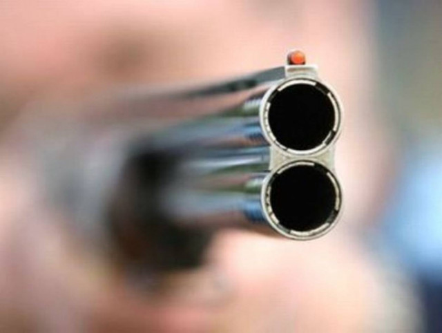 Τον τραυμάτισε με καραμπίνα και τον λήστεψε