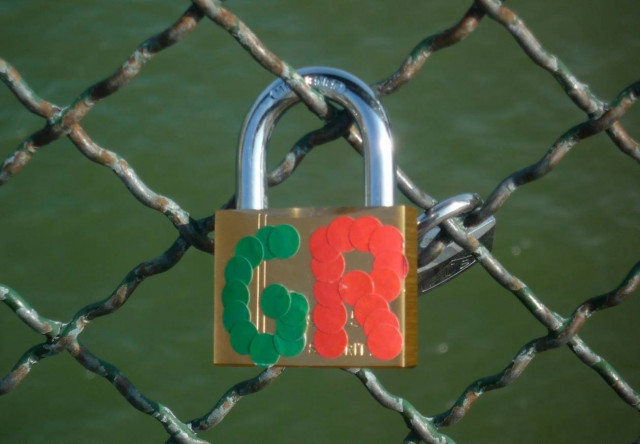 «Αιμορραγεί» η ελληνική βιομηχανία