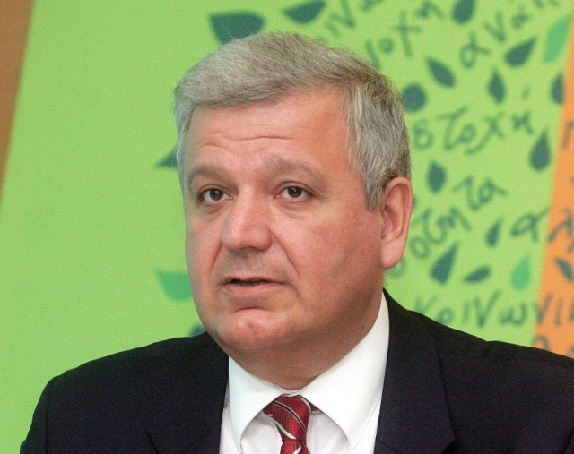 Πρωτόπαπας: Αναβάπτιση στη βάση και όχι δαχτυλίδια