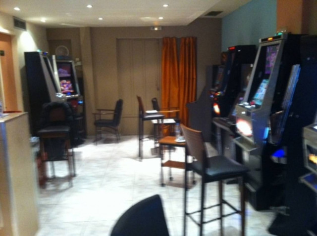 Καφενείο σέρβιρε «φρουτάκια» στο Παγκράτι