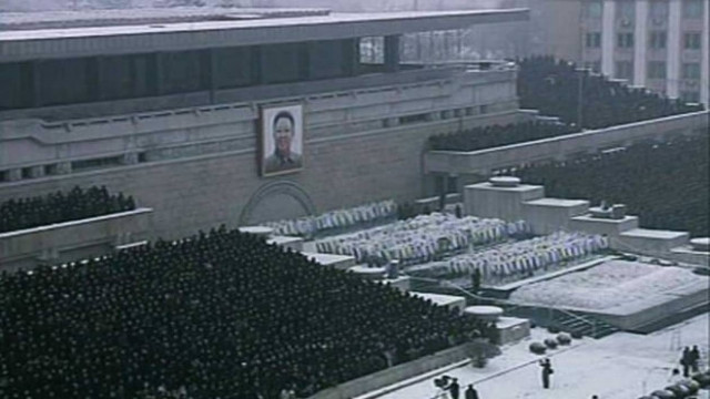 Στρατιωτικό συλλαλητήριο για τον Κιμ Γιονγκ Ιλ