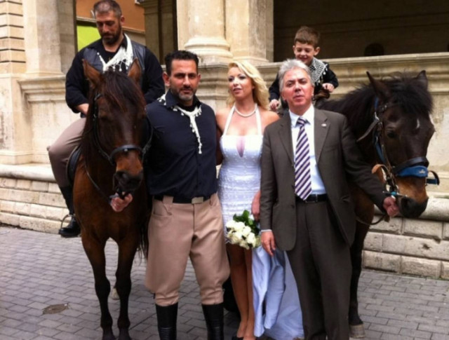 «Συνωστίζονται» για να παντρευτούν στην Κρήτη