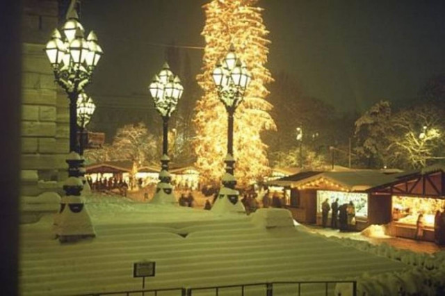 Όλοι οι λαοί κάποιον «περιμένουν» την αποψινή νύχτα