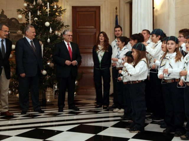 Ποιοι έψαλλαν τα κάλαντα στον πρωθυπουργό