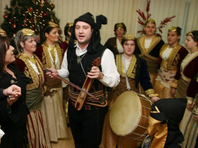 Οι Πόντιοι είπαν τα κάλαντα στον Καρατζαφέρη