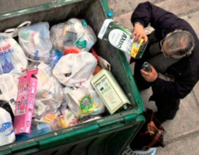 ΣΟΚ: Ένα κομμάτι ξερό ψωμί και δύο σταγόνες λάδι