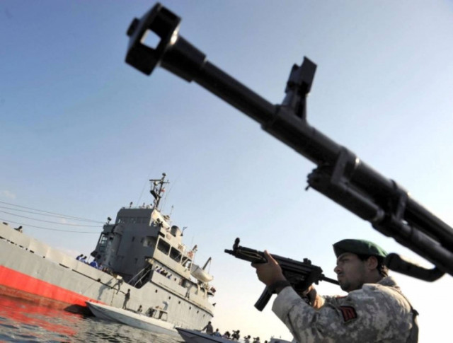 Κλιμακώνεται η ένταση στα Στενά του Ορμούζ με το Ιράν