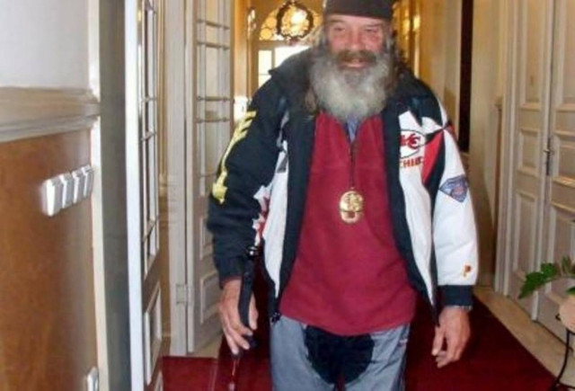 Στην Πάτρα ο Βέλγος που κάνει το γύρο του κόσμου με τα πόδια…