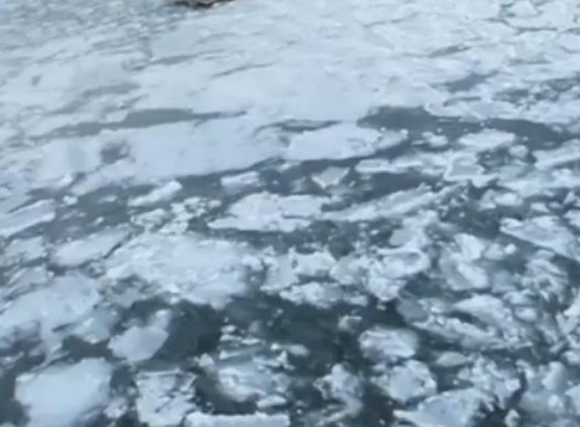 Πάγωσε η λίμνη της Καστοριάς