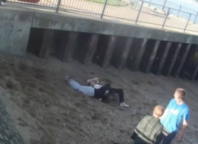 Απίστευτη πτώση