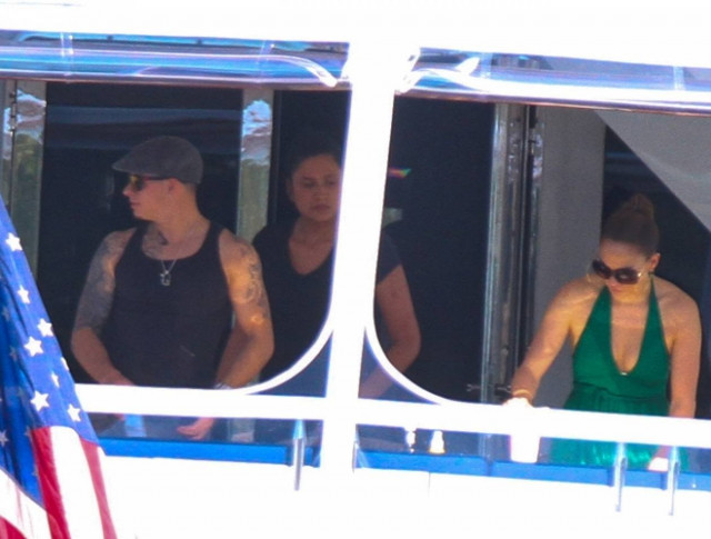 H Jennifer Lopez δεν κρατιέται