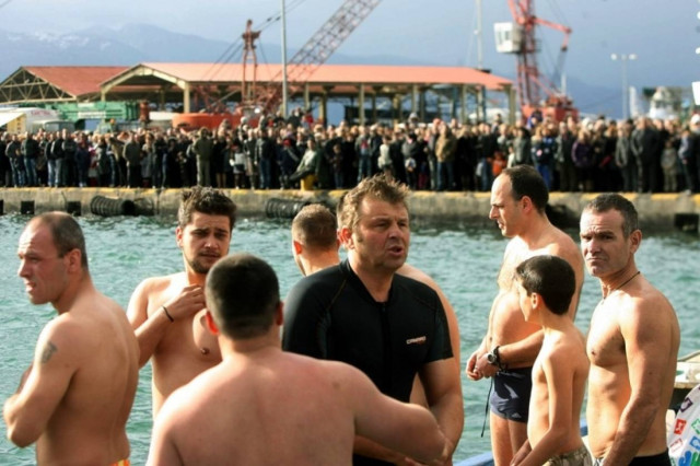 Βούτηξε στα παγωμένα νερά ο Απ. Γκλέτσος