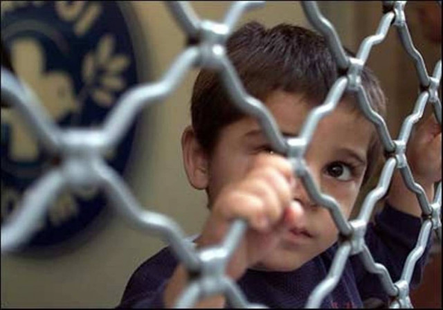 Συλλογή ρούχων για πρόσφυγες και άστεγους