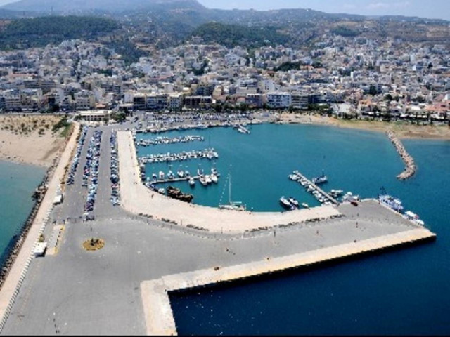 Καταργείται η δωρεάν στάθμευση στη μαρίνα του Ρεθύμνου