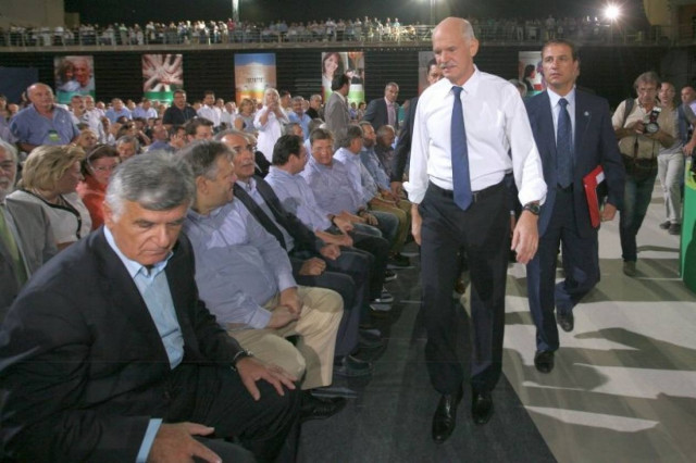 Η διαρχία διχάζει το ΠΑΣΟΚ