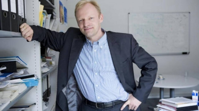 Γερμανός «σοφός»: H Ελλάδα είναι ήδη χρεοκοπημένη