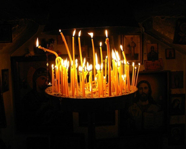 Πήγε να προσευχηθεί και του πέρασαν χειροπέδες...