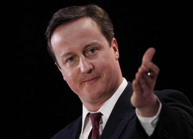 Αποφασιστικότερη λύση για την Ελλάδα ζητά ο Κάμερον