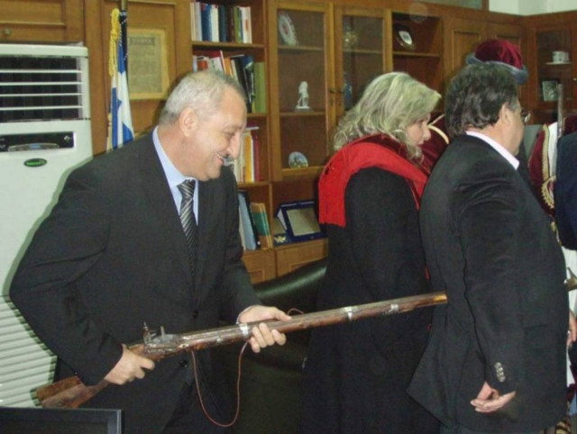 Απείλησαν με όπλο τον αντιδήμαρχο Τρικάλων!