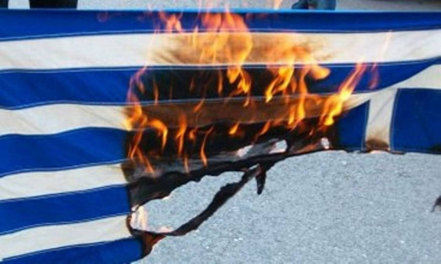 Έκαψαν ελληνικές σημαίες στα Ιωάννινα!