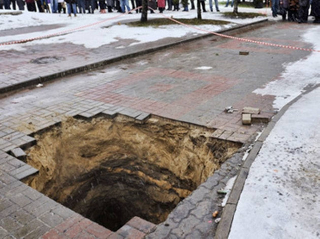 Ρωσία: Σοκ από το θάνατο βρέφους σε υπόνομο