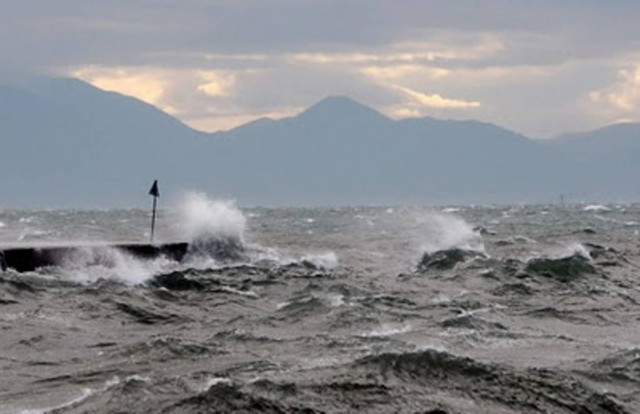 Η Σαντορίνη μετρά τις πληγές της από την κακοκαιρία