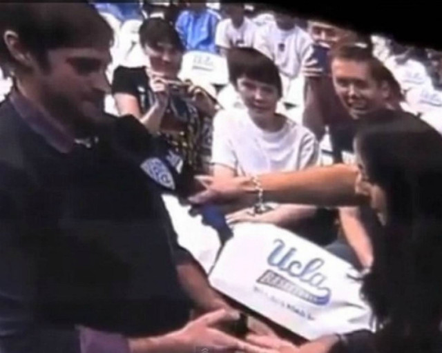 Της έκανε πρόταση γάμου on camera κι εκείνη έφυγε!