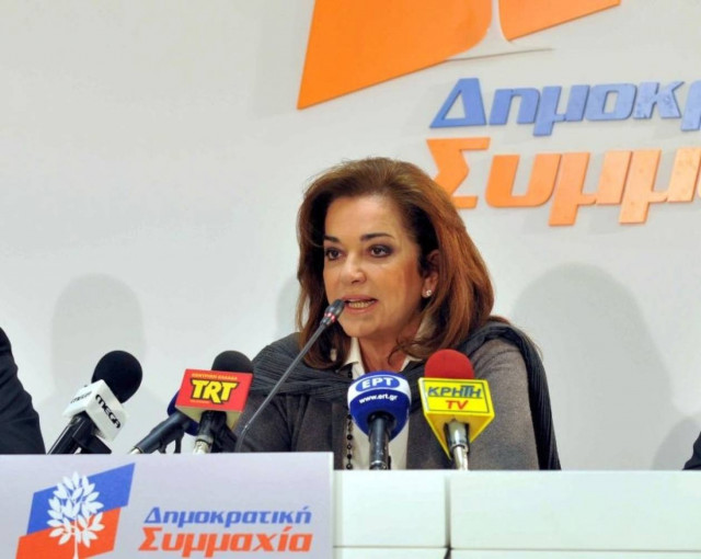 Μπακογιάννη: Συμφέροντα επιθυμούν έξοδο από το ευρώ