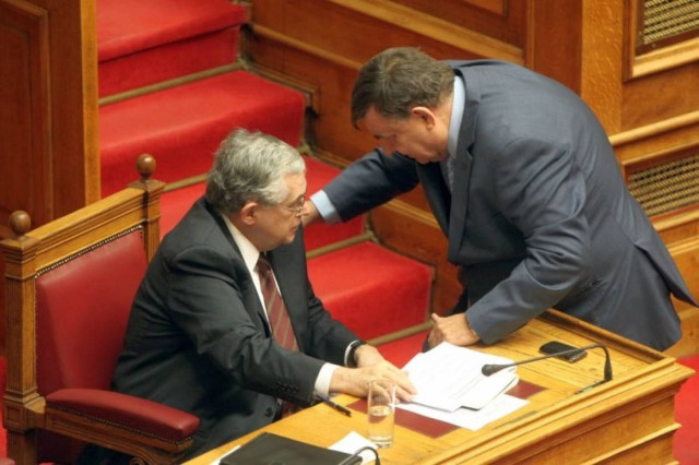 Ολοκληρώθηκε η συνάντηση Παπαδήμου-Καρατζαφέρη