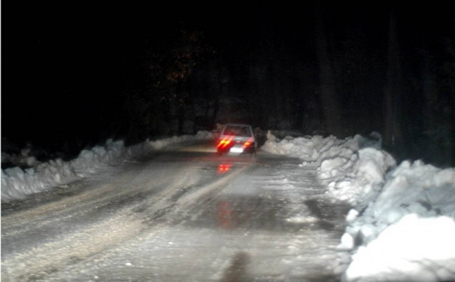 Προβλήματα από τη χιονόπτωση στους δρόμους της Αττικής
