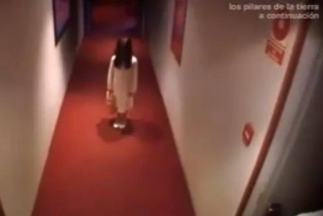 Απίστευτη φάρσα με τρομακτικό κοριτσάκι