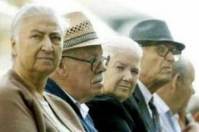 Κόβουν τα δώρα κι από τους συνταξιούχους των 400 ευρώ!